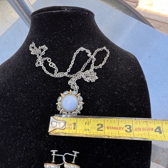 Avon Vintage Blue Moon Stone And Rhinestone Necklace And Screw On Earrings Set - Picture 6 of 8